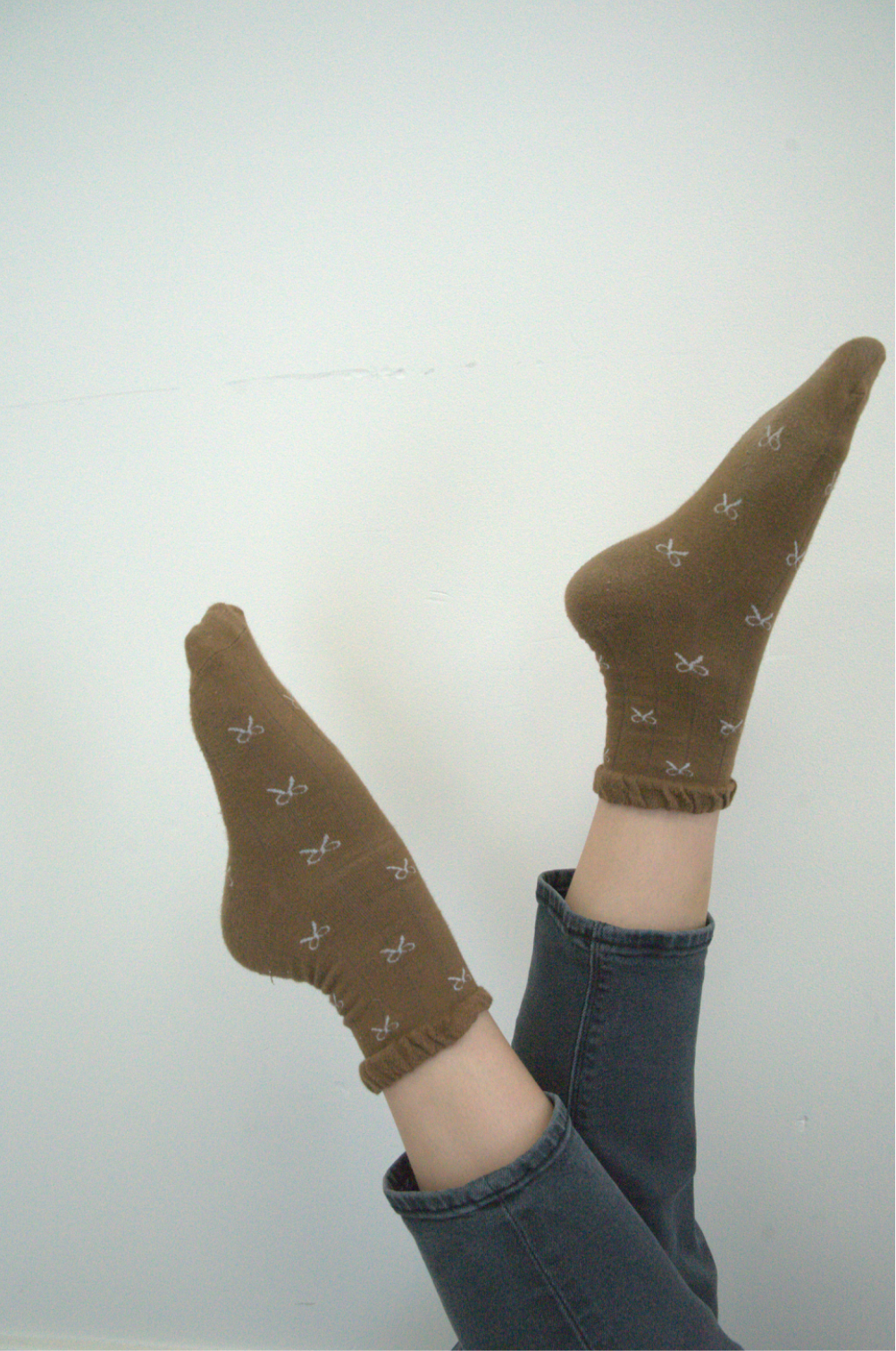 Cocoa Bow Socks